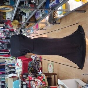 Off the Shoulder Size 6 Black formal evening gown